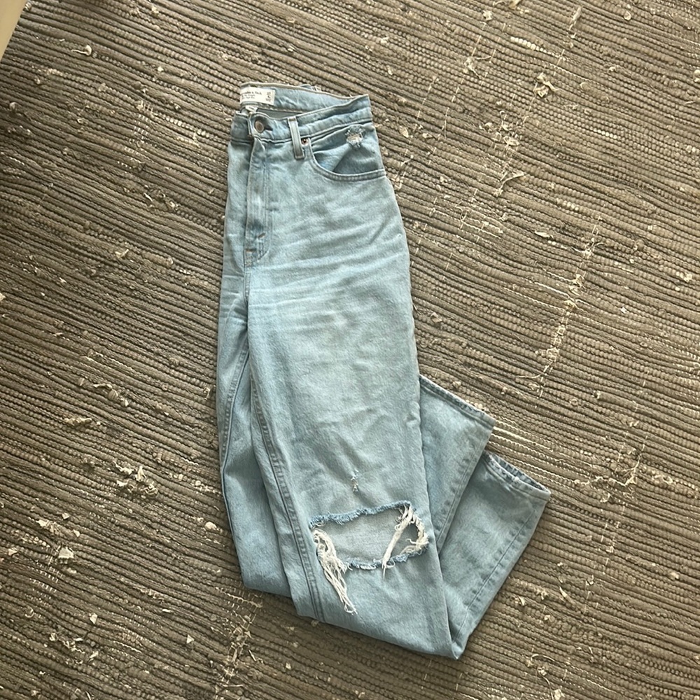 Abercrombie & Fitch Light Blue Distressed Women Jeans